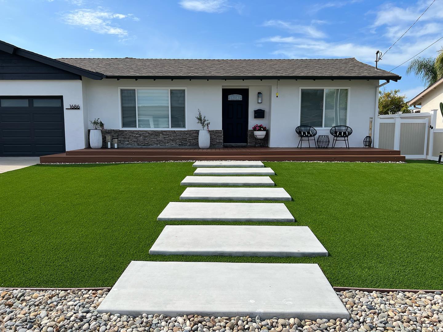 Concrete stepping pad with decorative finish, San Diego County